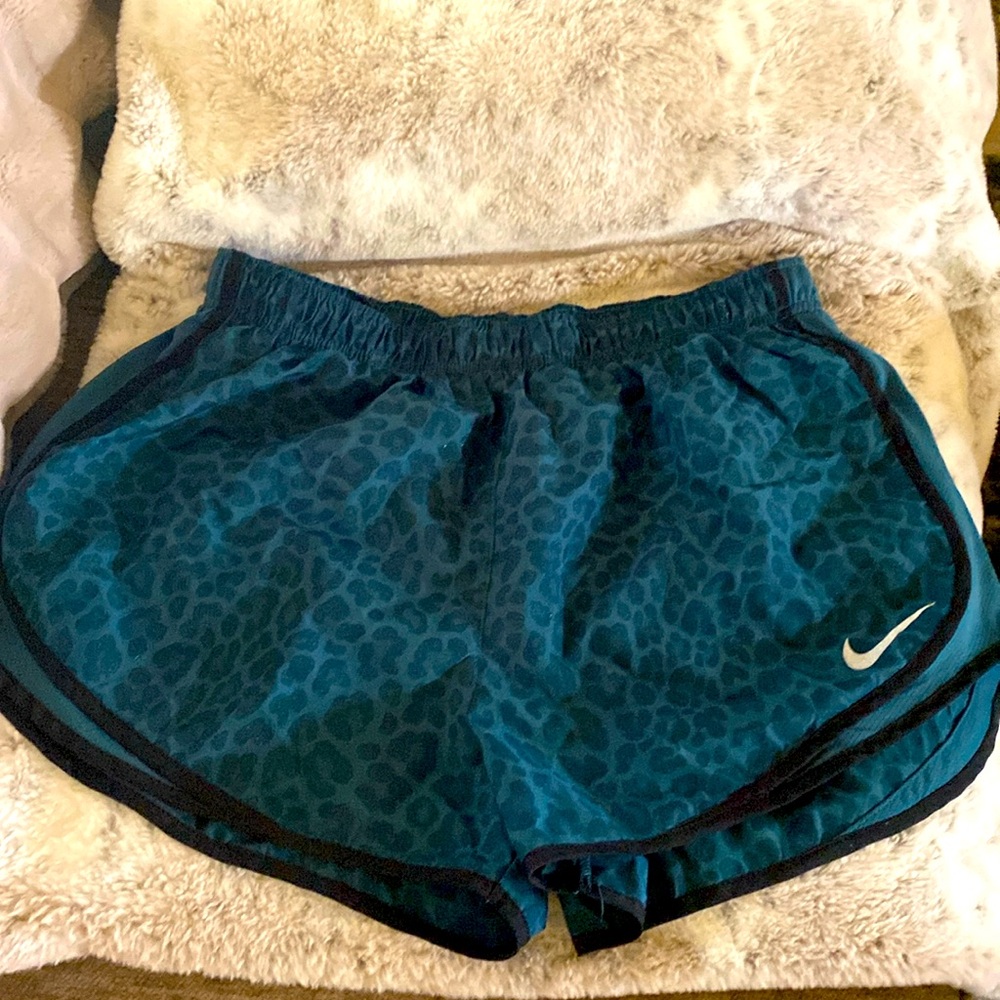 Women’s Fri fit Nike shorts sz XL
